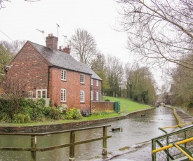 Tub Boat Cottage