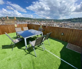 Bath Roof Terrace Apartment, City Centre, Sleeps 8