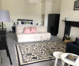 Grosvenor Place Spacious Studio Apartment