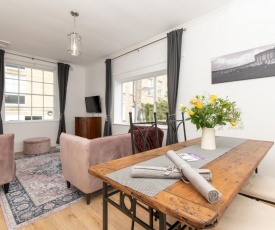 Pass the Keys Stylish 2 Bed central Bath Apartment with Parking