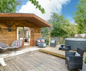 The Log Cabin with private hot tub, Bath