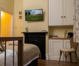 Luxury ensuite room next to Royal Crescent with own private entrance