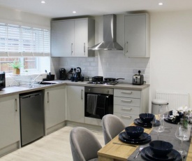 Low Cost, 4 Bed, Pet Friendly Apartment & Parking 07