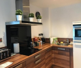 Perfect for work or leisure! 12th Floor 2 bed city centre apartment