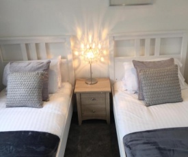 Arma Short Stays 122 - Spacious 3 Bed Oxford House Sleeps 5 - Free Private Parking And Garden