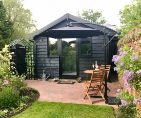 Melford Allotment Shed Suffolk self catering Acc.