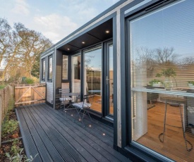 Meadow View Brand New Luxury Pod Near Woodbridge