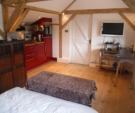 Sleeps 6 Rural Contemporary Oak Framed Light Airy House with Far Reaching Views in AONB