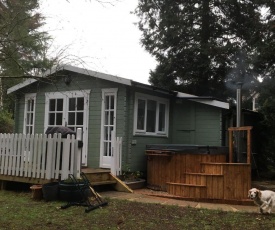 Woodland Cabin With private Wood-Fired Hot-Tub