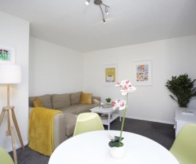 Sleek 2BD House with Garden Heart of Guildford