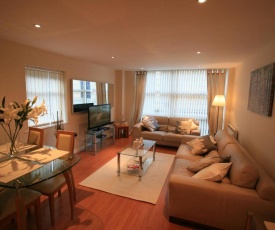 Newly Refurbished Modern Quayside Apartment