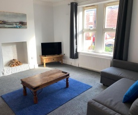 COSY GROUND FLOOR APARTMENT CLOSE To EVERYTHING, MINUTES WALK FROM THE RVI, CITY CENTRE & PARKS