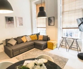 Dwell Living - 2 Bedroom Serviced City Centre Apartment Sleeps 6