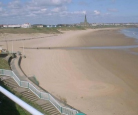 Tynemouth Beach Apartment - 2 min walk to beach