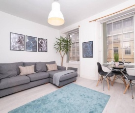 Dwell Living - 2 Bed Flat in Heart of City centre, Sleeps 5, New