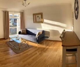 Homely 2 Bedroom Apartment - Newcastle, Free Parking