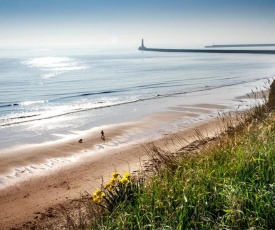 SPACIOUS SEAFRONT APARTMENTS WITH FANTASTIC VIEWS