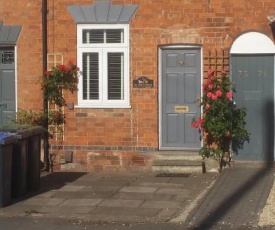 Cottage 5 minutes walk to river and town centre