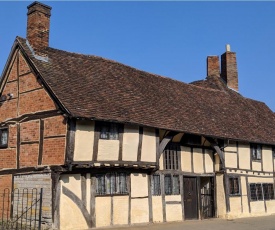 One, Masons' Court, STRATFORD UPON AVON