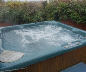 Romeo Cottage - Sleeps 5 - Private Hot Tub & Garden