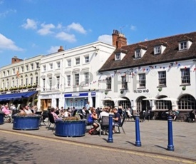 Warwick Market Place Apartment