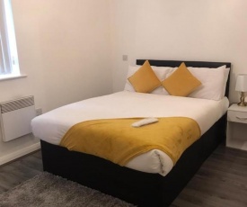2 BED ENSUITE REFURBISHED CITY APARTMENT WIFI NETFLIX - Perfect Long Term Bookings, NHS Workers, Contractors