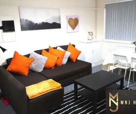 Beautiful Flat in Birmingham City Centre, Sleeps 9, Free Car Parking !