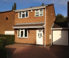 Cosy 3 bed detached house Birmingham