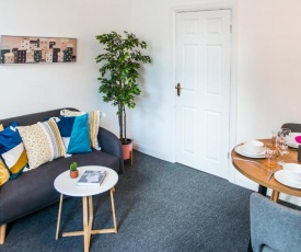 Ranby House - Cosy 2 Bed Home With Free Parking & Netflix by RocketBnB