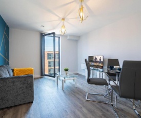 *NEW BUILD* 1 Bed Modern Apt - With Juliet Balcony - ROOF TOP TERRACE - Digbeth, Birmingham City Centre - FREE NETFLIX & SMART TV