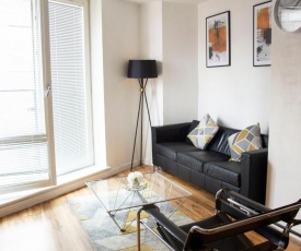 Platinum Link Apartments,New Refurb 2 Bed EnSuite, Arcadian, Juliet Balcony, China Town- Smart Tv, WiFi , Free Parking