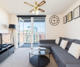 Birmingham City Penthouse - Free Parking & Balcony