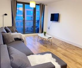 City Centre Arcadian Apartment With Balcony - Contractor friendly