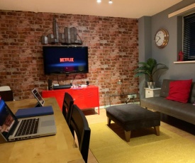 Newcross Mews 4 Bedroom 2 Bathrooms Fast Wifi Parking