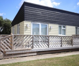 17C Medmerry Park 2 Bedroom Chalet - No Manual Workers Allowed