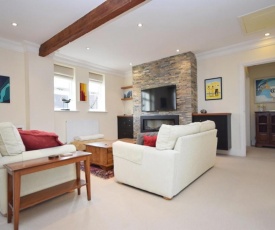 8 Angel Yard, Midhurst