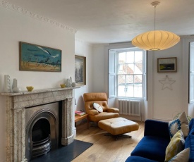 Stunning Georgian Flat in The Heart of Midhurst Old Town