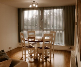 Contemporary 2 bedroom ground floor flat