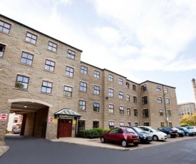 Zeni Apartments, 3 Bed Apartment in Central Huddersfield