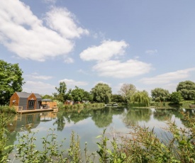 Oak Lodge At Bridge Lake Farm & Fishery