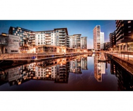 Modern Deluxe Leeds Dock Apartment Free Parking