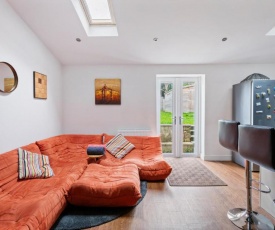 NEW Bright & Stylish 4BD Home City Centre of Leeds