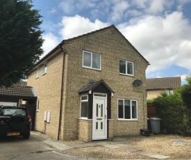 The Conifers - lovely family home in Witney