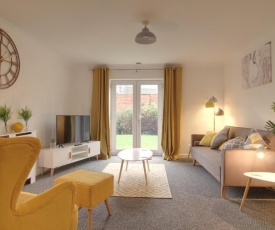 Central, Stylish 2-bed Apartment, with allocated parking