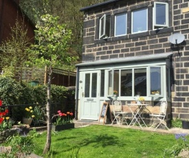 Calderside Cottage Hebden Bridge, sleeps 4