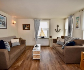 Boat House Sleeps 4 in the Centre of the Sailing Mecca of Cowes