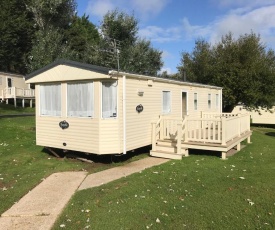 Modern 6 Berth Caravan KG37, Dog Friendly, Shanklin, Isle of Wight