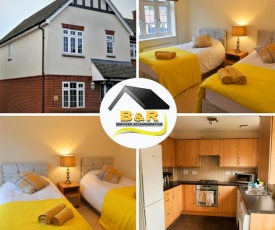 B and R Serviced Accommodation, Amesbury, 3 Bedroom House with Free Parking, Wi-Fi and 4K smart TV, Archer House