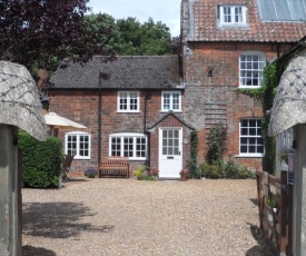 Stunning 3 bedroom cottage, all ensuite, near Stonehenge, Salisbury, Avebury and Bath