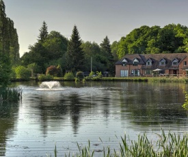 Cadmore Lakeside Hotel